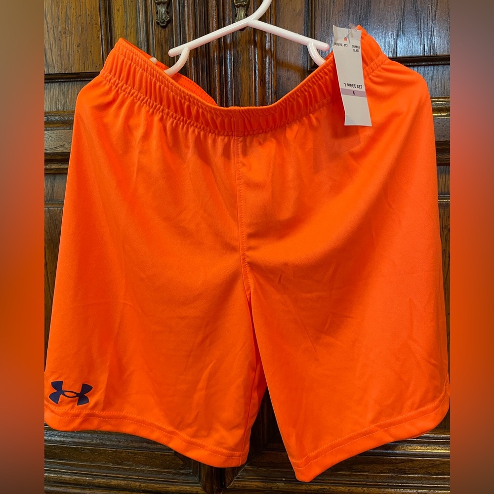 NWT Boys Underarmour shorts size 6